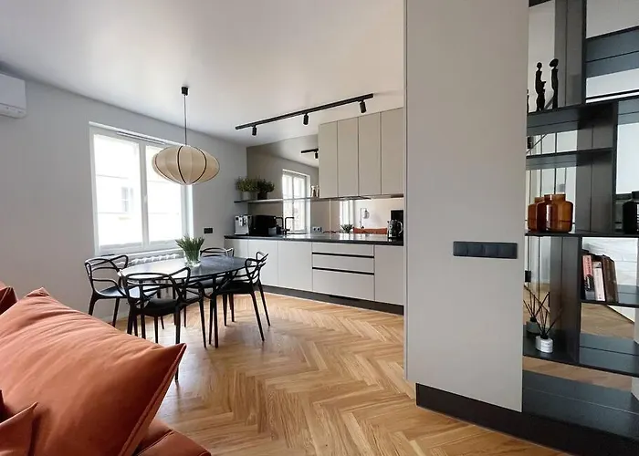 New Chic & Minimal Old Town Flat