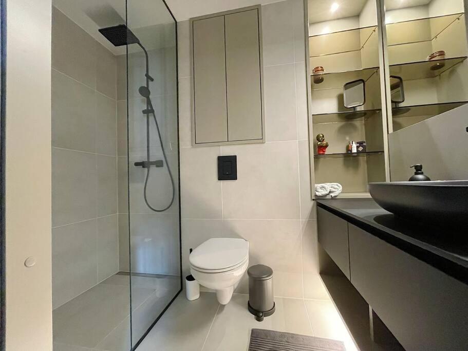 New Chic & Minimal Old Town Flat
