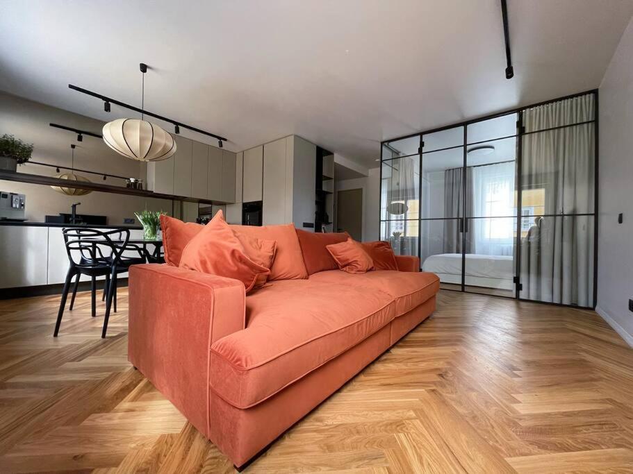 Íbúð New Chic & Minimal Old Town Flat *